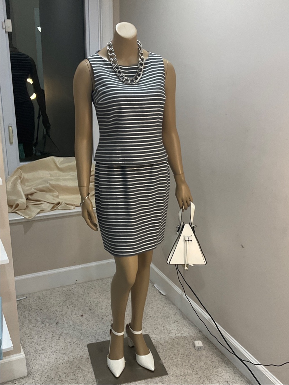 Gorgeous 2 piece skirt shirt suit